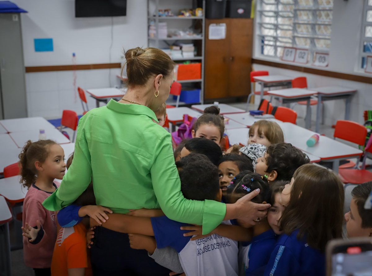 O compromisso com o futuro já começou: 1100 novos professores